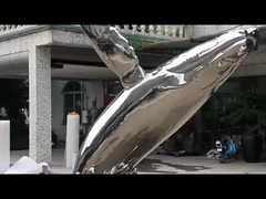 Skulptur aus Edelstahl